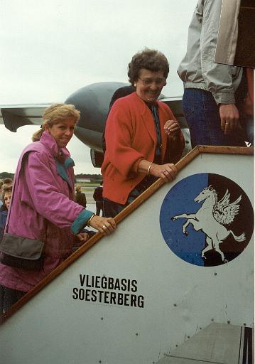 1990-06 helga in F27.jpg